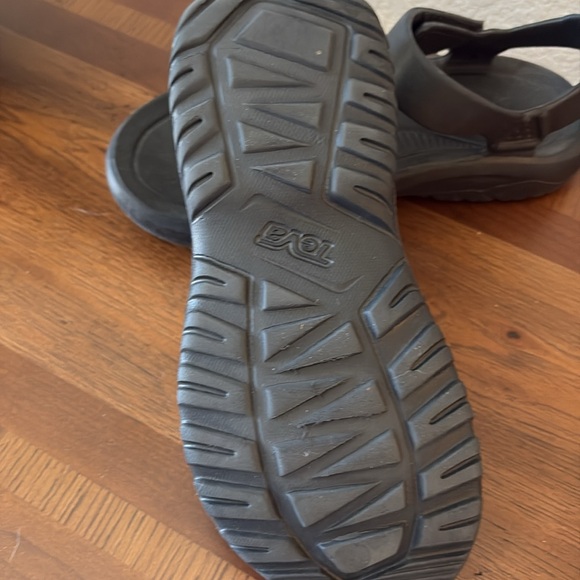 Teva Black Strappy Sandals Rubber size 9 - Picture 3 of 3